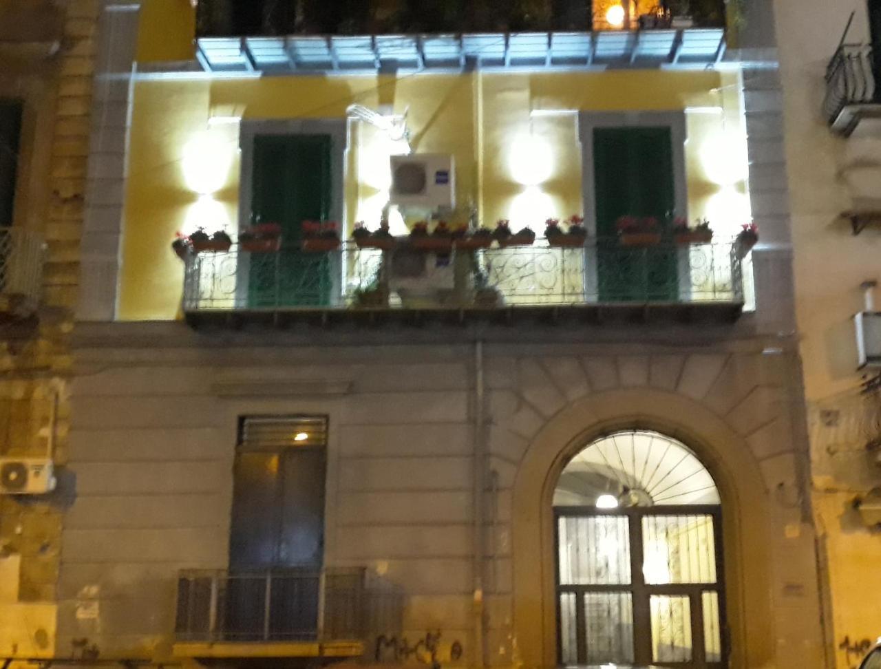 Hermes Rooms For Tourists Naples Luaran gambar