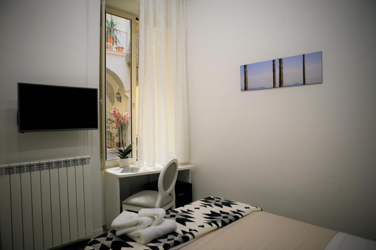 Hermes Rooms For Tourists Naples Luaran gambar