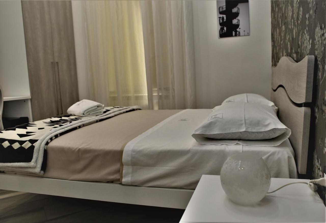 Hermes Rooms For Tourists Naples Luaran gambar