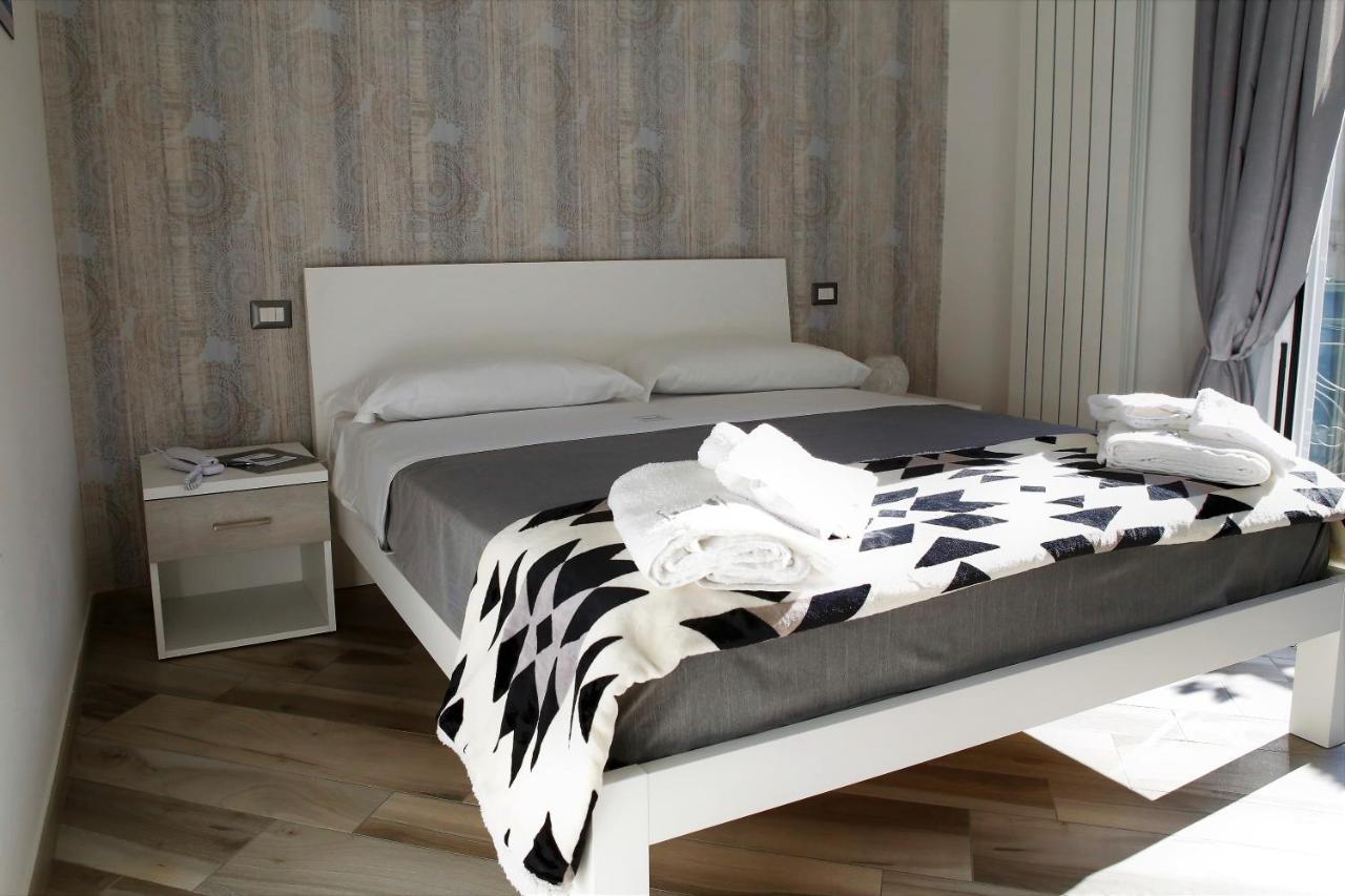 Hermes Rooms For Tourists Naples Luaran gambar